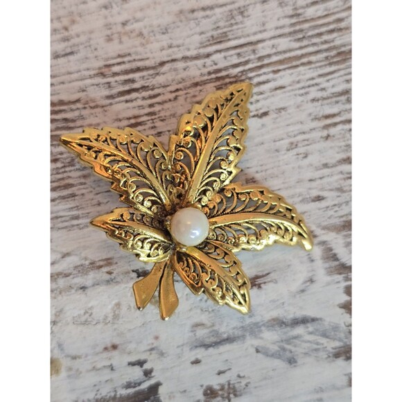 Vintage Gold Tone Brooch 4pc Lot Floral Leaf Pearl Rhinestone Starburst Pin #265 - Picture 3 of 13